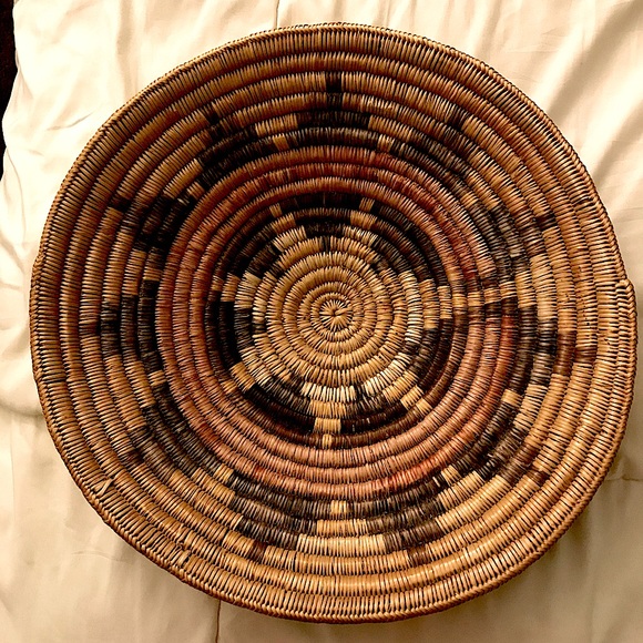 Vintage Native American Wedding basket 40 years old from Navaho reservation - Picture 1 of 3